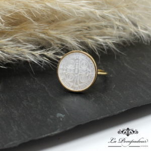 Bague nacre gravée ronde